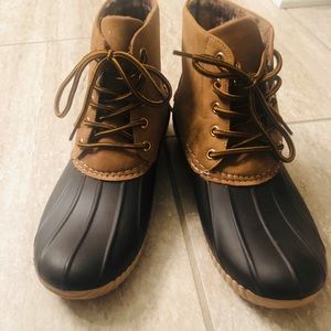 Brown Duck Boots Waterproof. Perfect for Fall🍁🍂